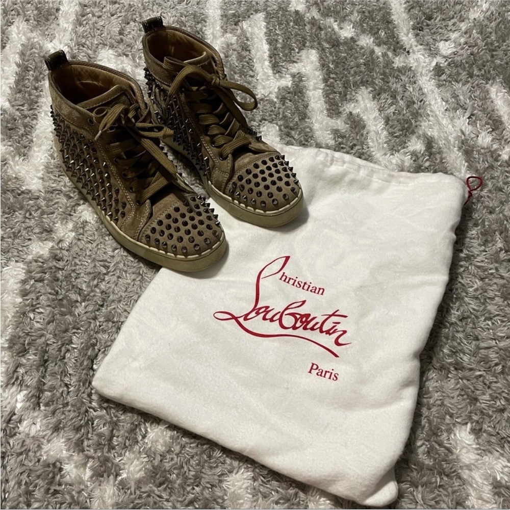 Christian Louboutin Veau Velours Spikes in Kraft Metal Colombe 39.5